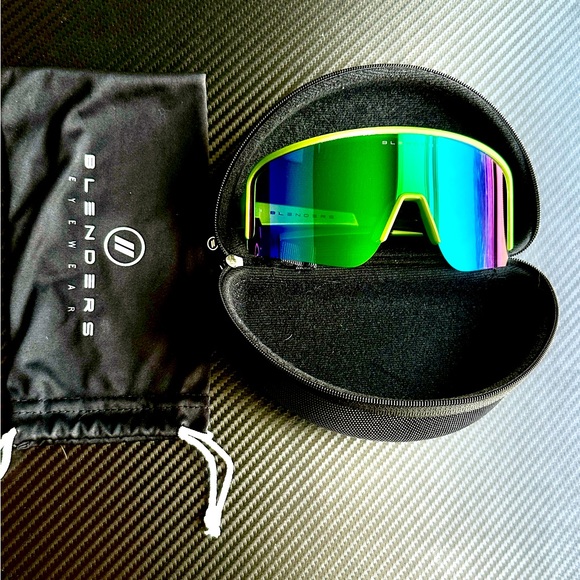 Blenders Eyewear Breaker Point Limited Edition - Picture 2 of 3